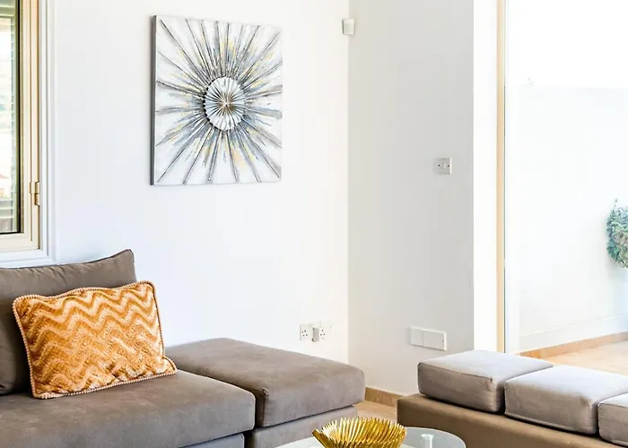 Villa Front Blu By Ezoria