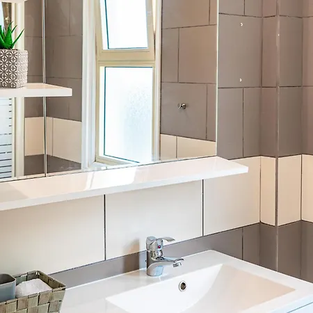 Front Blu By Ezoria ヴィラ